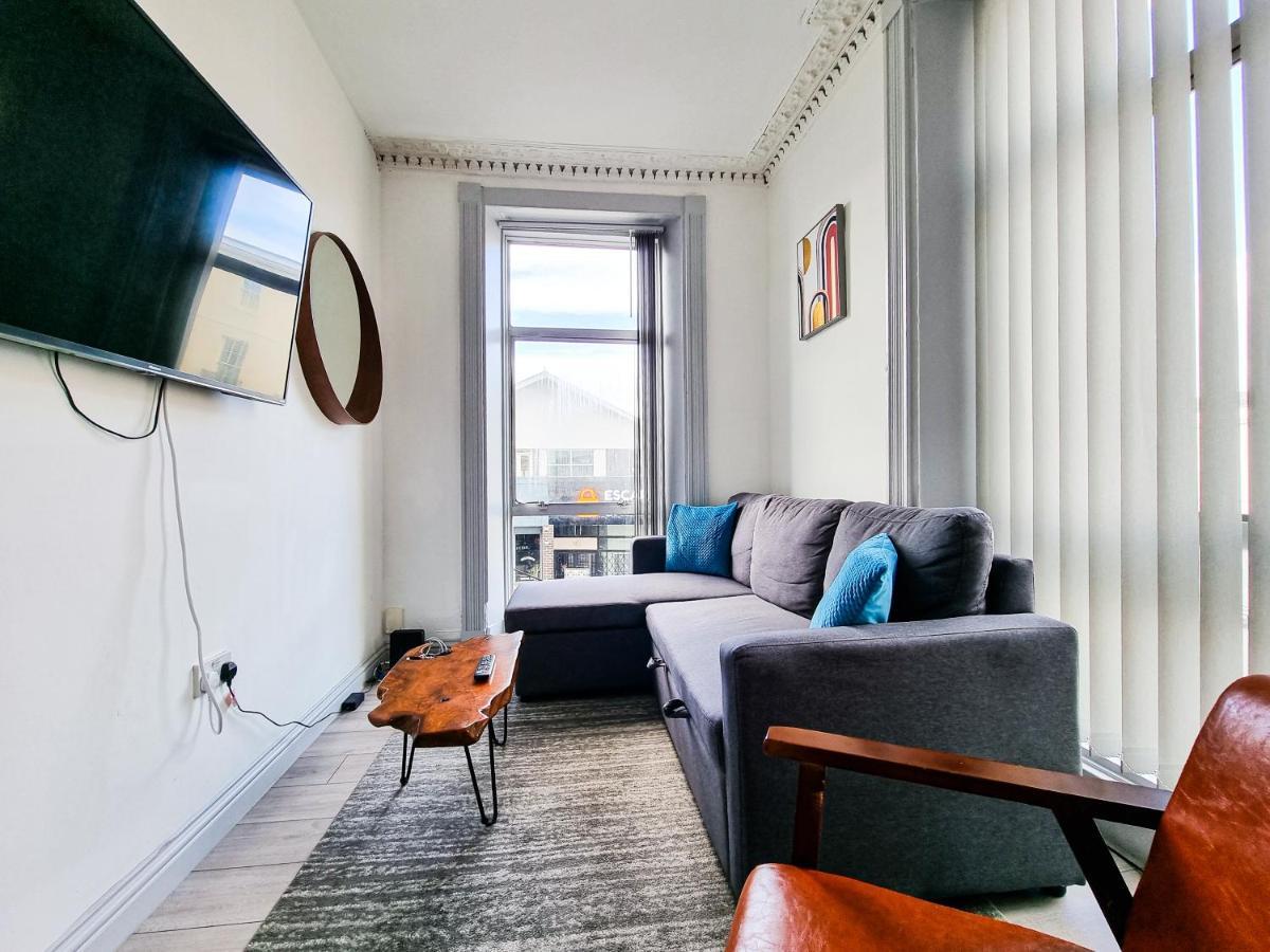 Newly Refurbished Flat In Central Cheltenham With Parking Екстериор снимка