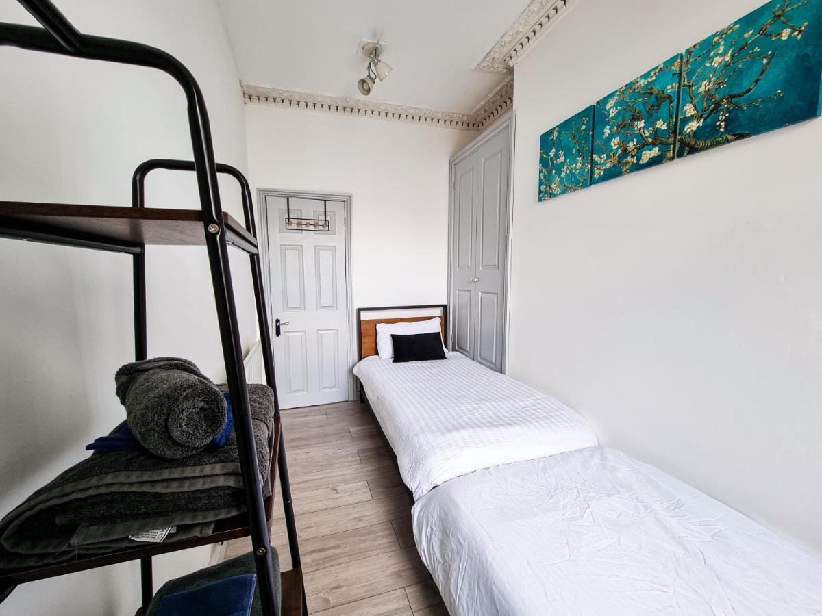 Newly Refurbished Flat In Central Cheltenham With Parking Екстериор снимка