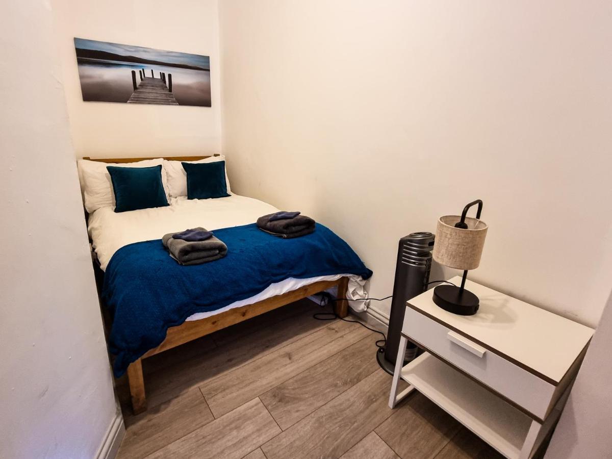 Newly Refurbished Flat In Central Cheltenham With Parking Екстериор снимка
