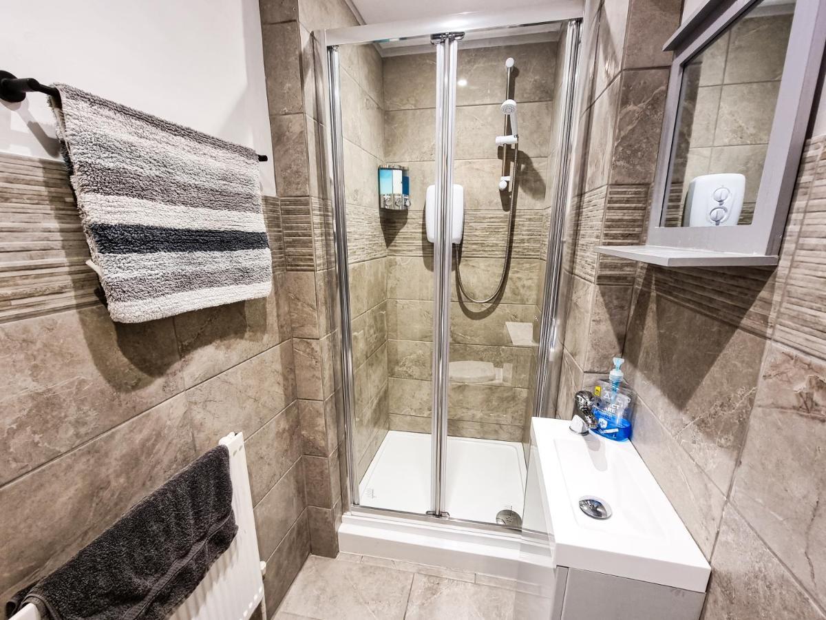 Newly Refurbished Flat In Central Cheltenham With Parking Екстериор снимка