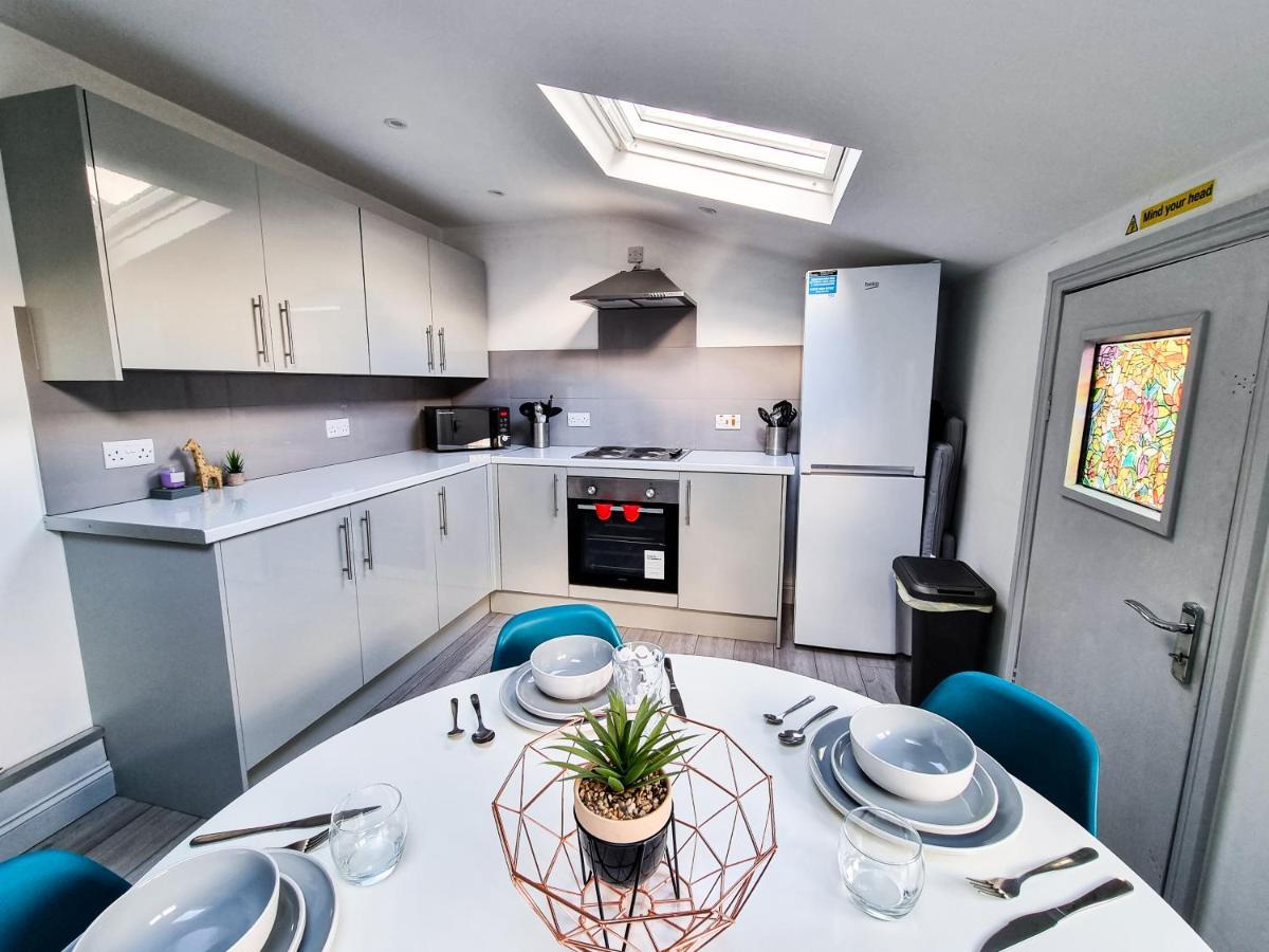 Newly Refurbished Flat In Central Cheltenham With Parking Екстериор снимка