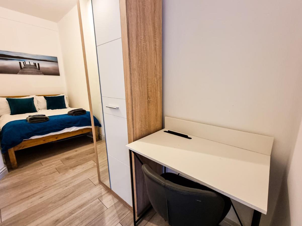 Newly Refurbished Flat In Central Cheltenham With Parking Екстериор снимка