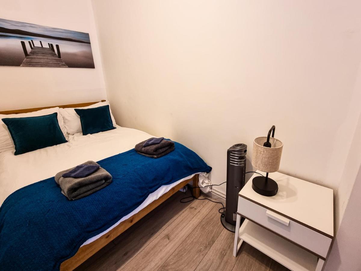 Newly Refurbished Flat In Central Cheltenham With Parking Екстериор снимка