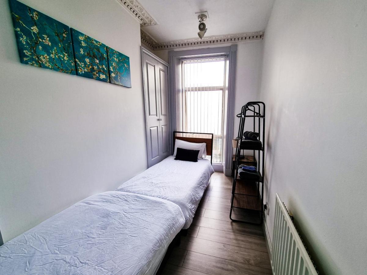 Newly Refurbished Flat In Central Cheltenham With Parking Екстериор снимка